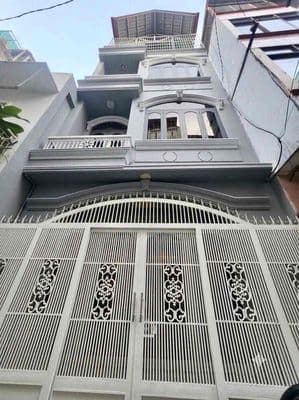 Bán gấp nhà Trần Quang Diệu, P.14, Quận 3 _ Vị trí trung tâm, Sầm Uất