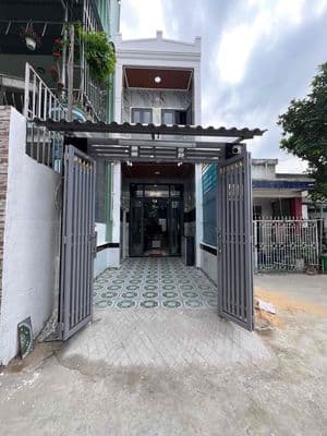 Nhà Đẹp Giá Rẻ SHR -Gần 6 0 m2 Công Nhận -2 Tầng Khu ĐHT Q12