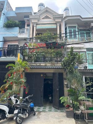 Kẹt tiền bán gấp nhà mặt tiền, giá cực tốt