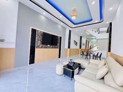 Nhà mới 2 tầng – DT khủng 121m² – ô tô ngủ sân