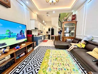 Nhà đẹp Ngọc Khánh, ngõ thông, gần phố, mới, full nội thất, ở sướng
