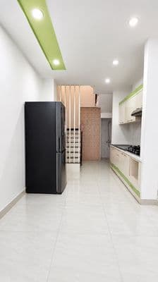 Ô TÔ ĐỖ CỬA - HẺM THÔNG KHU CÁN BỘ, DÂN TRÍ CAO