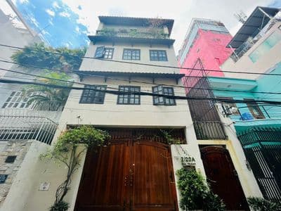 Cho thuê nguyên căn mt khu bàu cát. dt: 8x18m. trệt 3 lầu.
