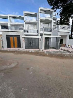 Nhà mới xây, ngay chợ đường Hoàng Minh Chánh