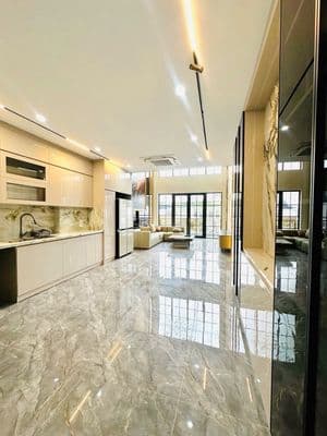 Bán nhà 8 tầng Nguyễn Văn Cừ, Long Biên, có thang máy, duplex, gara