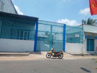 Nhà mặt tiền đường Lê Hồng Nhi cần bán.