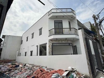 nhà mới xây 4x18 , 1 lầu 3pn to 2 tolet hẽm xe hơi ngủ trong nhà