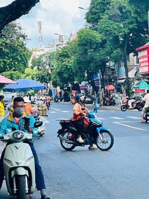 Đang sơn lại giao nhà mới tinh MT đường Trương Vĩnh Ký 4 x 20 M : 3 PN