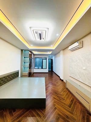 Nhà đẹp 7 tầng Phố Trạm, Long Biên, 60m2, full nội thất, gara 2 ô tô