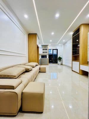 Nhà mới Nguyễn Văn Trỗi, 7 tầng thang máy, ô tô đỗ cửa