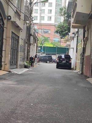 Bán nhà Hoàng Quốc Việt 63m², 2 thoáng, ô tô, KD 18.5 tỷ