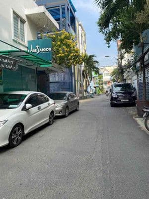 Sát sân bay! 65m2! Bán nhà 3 tầng sát HXH Đào Duy Anh, P9. Khu VIP.