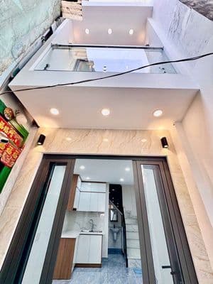 Gấp bán nhà nhỏ xinh 2pn sát hẻm xe hơi đường Lạc Long Quân p5 q11