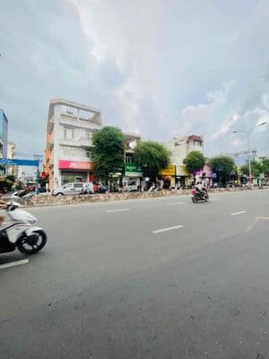 MT Lê Trọng Tấn. DT: 4 x 17m nhà 1 lầu đang cho thuê. vị trí đẹp
