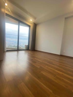 Cho thuê căn hộ 3PN The Pegasuite, căn góc 2 ban công, tầng cao mát