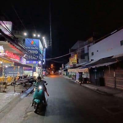 8 tỷ 400 thương lượng, nhà 2 tầng mới mặt tiền kinh doanh, dt: 4 × 21