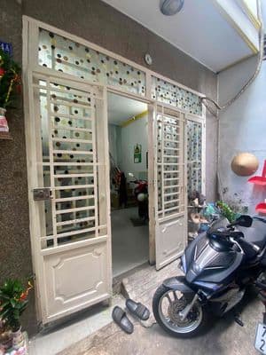 9 chủ - Nhà hẻm yên tỉnh, an ninh ngay chợ vạn nguyên