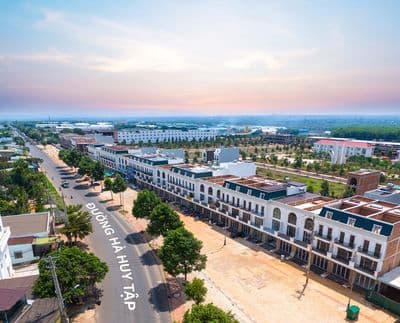 Nhà phố nằm ngay mặt tiền Hà Huy Tập, đường rộng 32m, giá 6,1 Tỷ