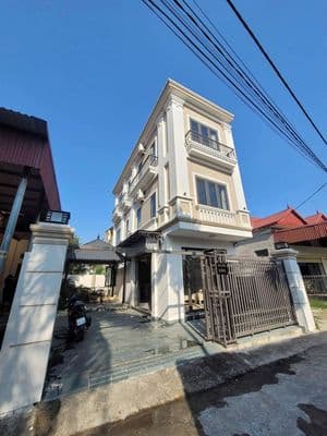 Chính chủ cần bán căn nhà mặt ngõ ,sân vườn ,ô tô đỗ cửa