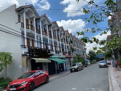 Cho thuê nhà 1 Trệt 2 Lầu gần sân vận động Đông Hoà