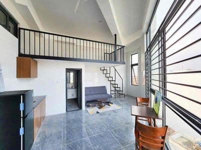 căn hộ dịch vụ có ban công full nt trung tâm Q7