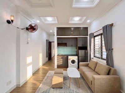 Căn hộ full nội thất ban công lớn máy giặt riêng cực rộng 80m2 Q10 Q11