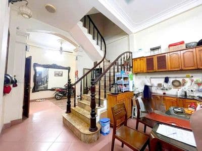 Nhà 5 tầng Thái Thịnh, 40m², 9.5 tỷ