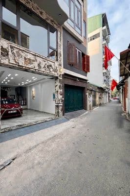Bán nhà 8 tầng thang máy Nguyễn Văn Cừ, Gara ô tô, Tặng nội thất