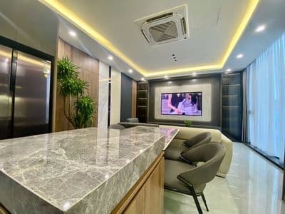 Bán nhà 6 tầng thang máy Việt Hưng, Long Biên, full nội thất