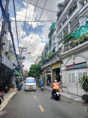 NHÀ MẶT TIỀN ĐƯỜNG HỒNG LẠC CẦN BÁN
