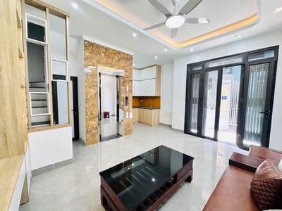 Nhà 6 tầng thang máy Cầu Diễn, lô góc, ô tô, 9 tỷ