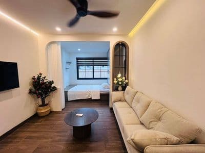 CHDV Ngay gần Ngã Tư Sở. 60mx7tầng, 11 phòng. Ô tô đỗ sát. 18 tỷ