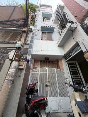 hẻm xe hơi , nhà 4 tầng , giá 2 tỷ nhĩnh , khó có căn thứ 2