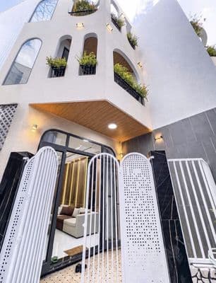 CĂN NHÀ ĐẸP 3 TẦNG KIỆT 3M HOÀNG DIỆU FULNT