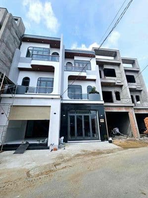 bán căn nhà 1 trệt 2 lầu full thổ cư hoàng công KDC hoá an p. Biên Hoa