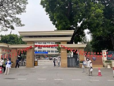Bán nhà Cầu Giấy 55m2, nở hậu, ô tô đỗ cửa, nội thất gỗ
