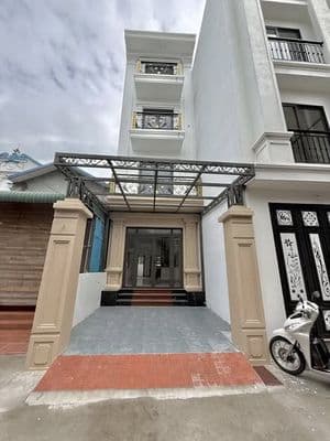 Nhà bán DT 70m2, 4 tầng, sân cổng riêng, 6.2 tỷ