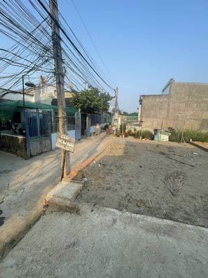Thổ cư 950 triệu - xây dựng tự do - dân cư đông đúc -không qui hoạch