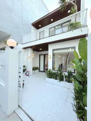Nhà 2 mặt kiệt Hoàng Diệu, gần Chợ Mới, có sân cực thoáng