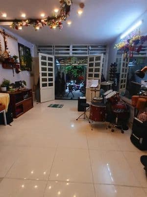 Cho thuê nhà 3 phòng mt đường số Tân Quy , giá 20 triệu/th