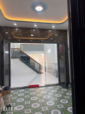 Cần bán căn nhà gần trường học các cấp, bệnh viện, chợ.
