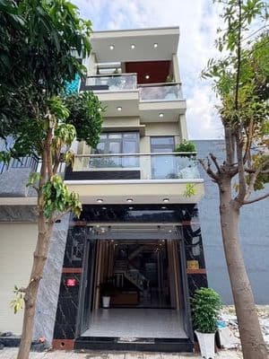 Nhà 1 trệt 2 lầu Bình Chuẩn, Thuận An, 4PN, sân xe hơi