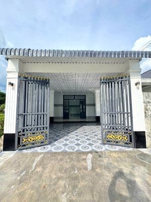 Nhà kiên cố 5x31m, 3PN, 2WC, sân ô tô, Tây Ninh