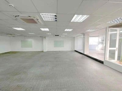 Cho thuê VP Út Tịch 210m2 sàn suốt đầy đủ ánh sáng tự nhiên