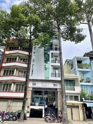 Cho thuê ngay đại học y dược 8m x 20m hầm trệt 5 lầu