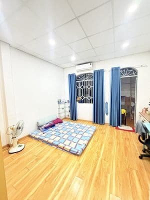 Nhà mới 2 tầng đúc, gần ô tô, Lạc Long Quân, Tân Bình, 4.x tỷ