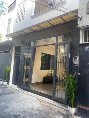 đường 4 mét nhà btct ngang 5.6 m dài 11m giấy tờ chính chủ
