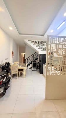 Giáp Phạm Văn Đồng - Nhà cứng cáp ở liền -3 tầng -DT 53m2 vuông vức