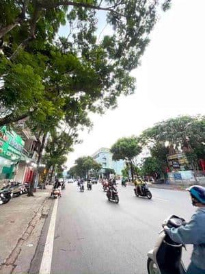 Bán nhà mặt phố Trần Quốc Hoàn, 106m2, 45 tỷ