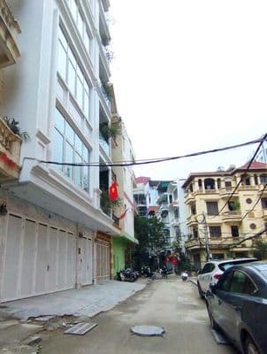 Nhà đẹp Cầu Giấy, 63m2, 5 tầng, mặt tiền 8m, gara 2 ô tô, kinh doanh
